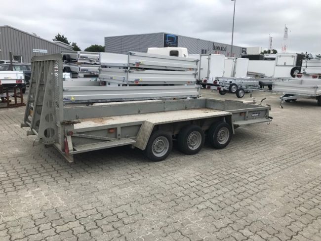 Trekantens Trailercenter